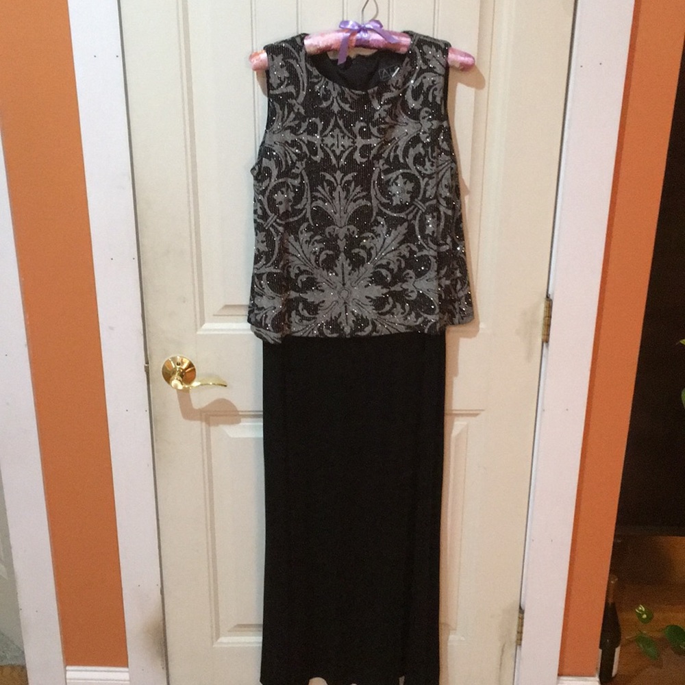 Long Dress for the Holidays - Picture 2 of 5